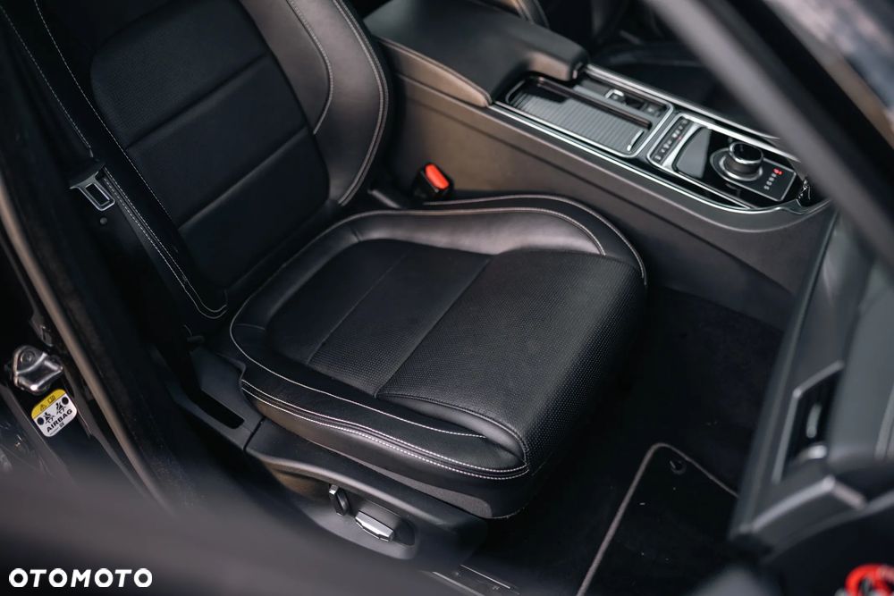 Jaguar XF E-Performance R-Sport - 16