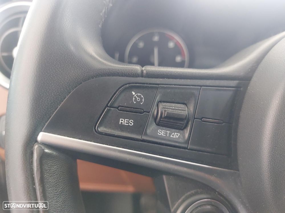 Alfa Romeo Giulia 2.2 D - 23