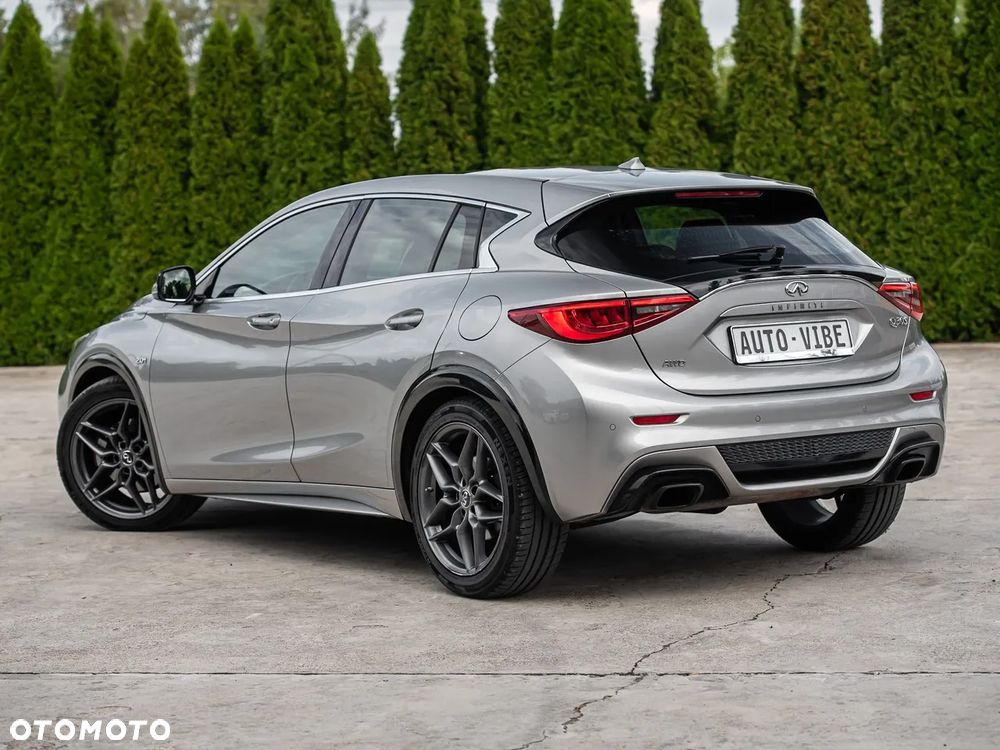 Infiniti Q30 2.0t DCT AWD Sport City Black - 9