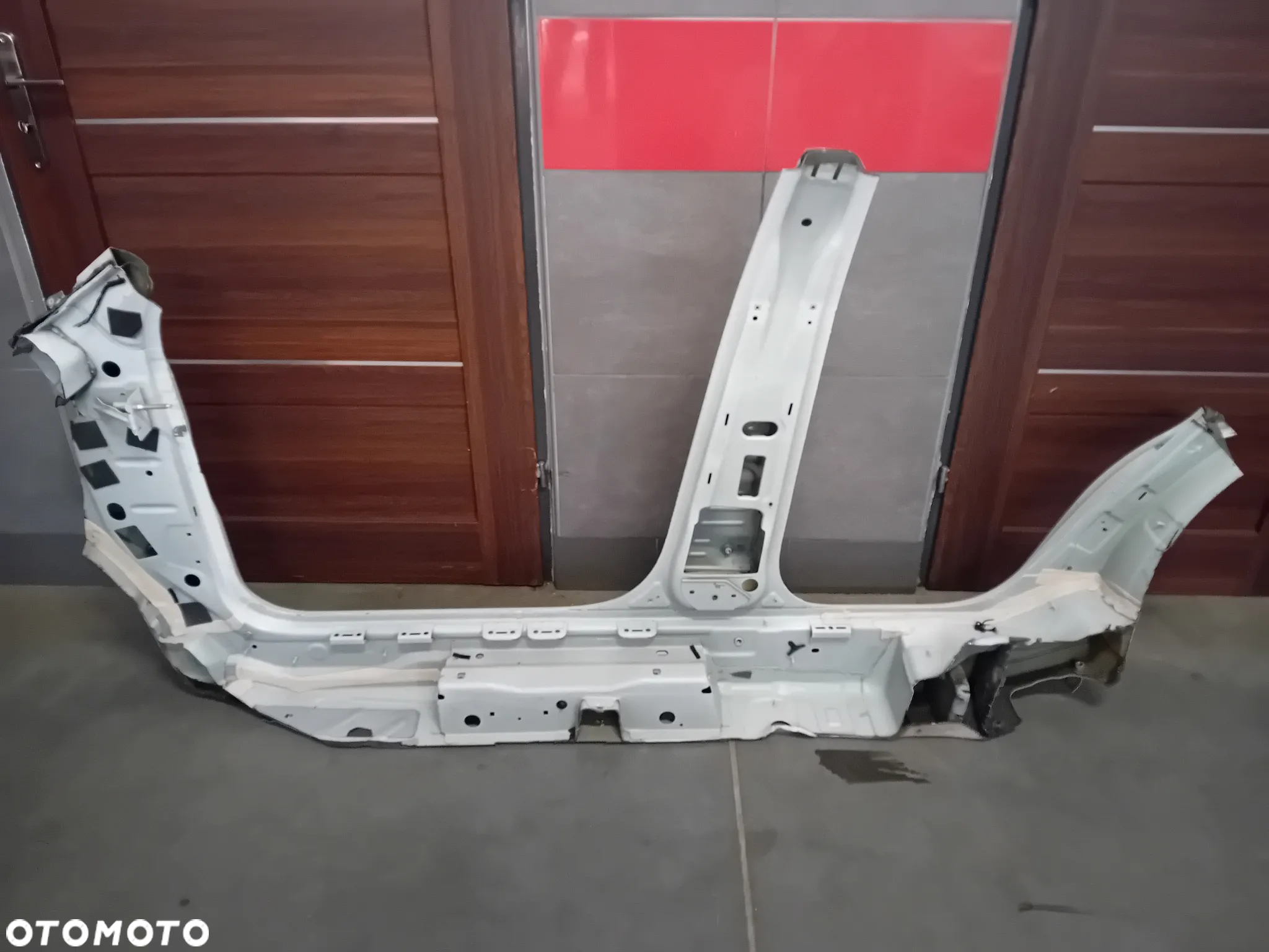 próg ćwiartka słupek prawy bok Audi Q3 2015 - 3