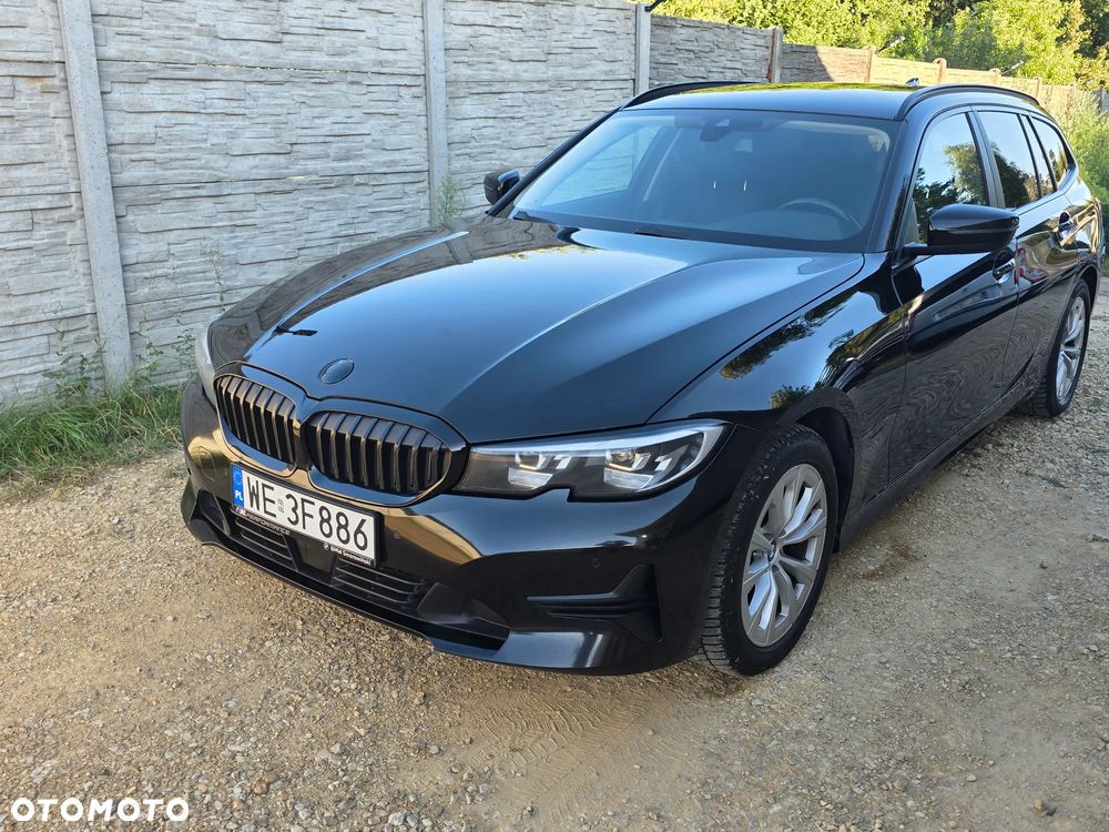 BMW Seria 3 318d mHEV - 14