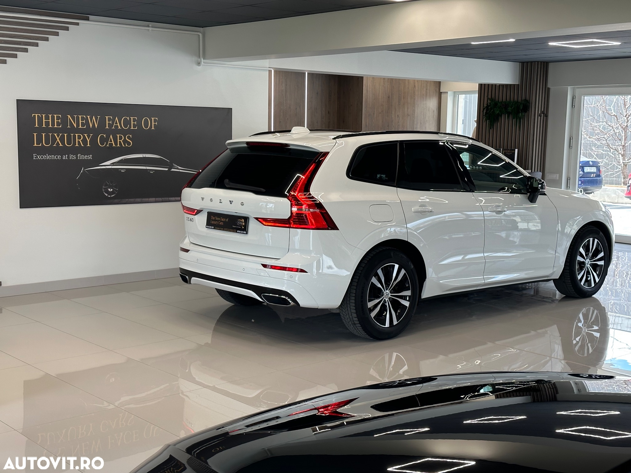 Volvo XC 60 T6 AWD Recharge Geartronic RDesign Expression - 4