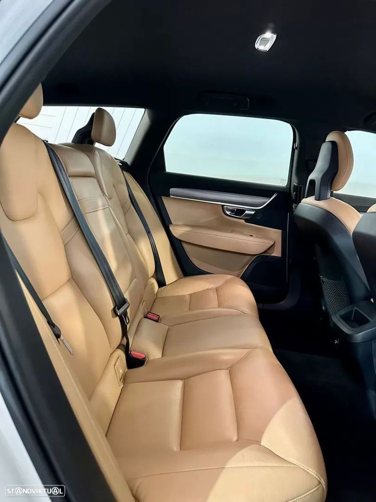 Volvo V90 2.0 D4 Momentum Geartronic - 17