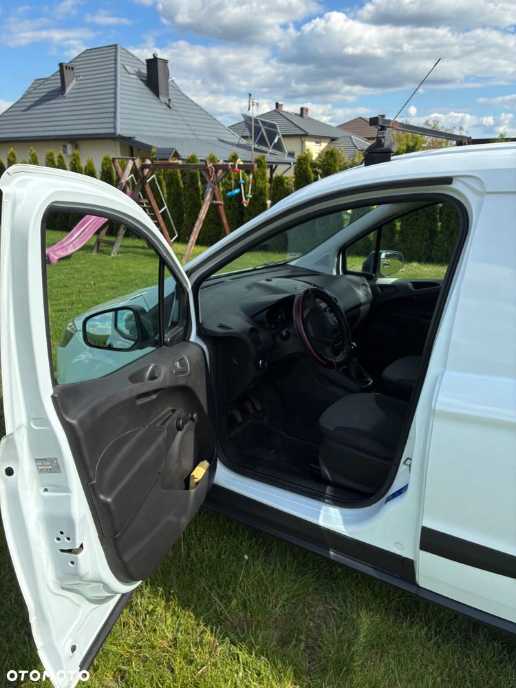 Ford Transit Courier - 8