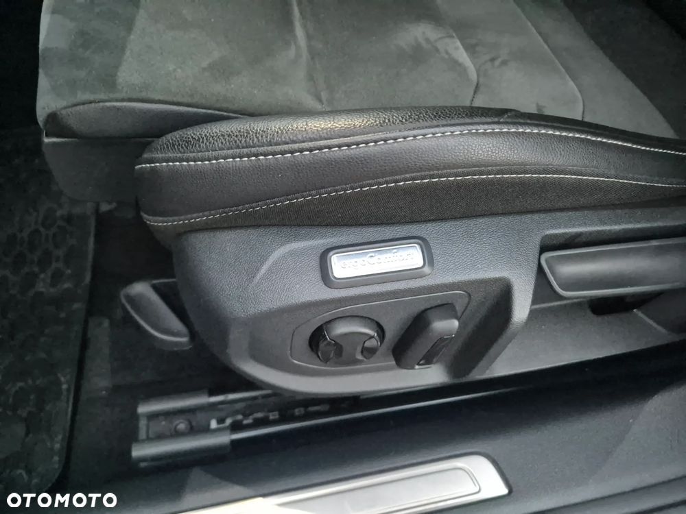 Volkswagen Arteon 2.0 TDI SCR R-Line DSG - 25