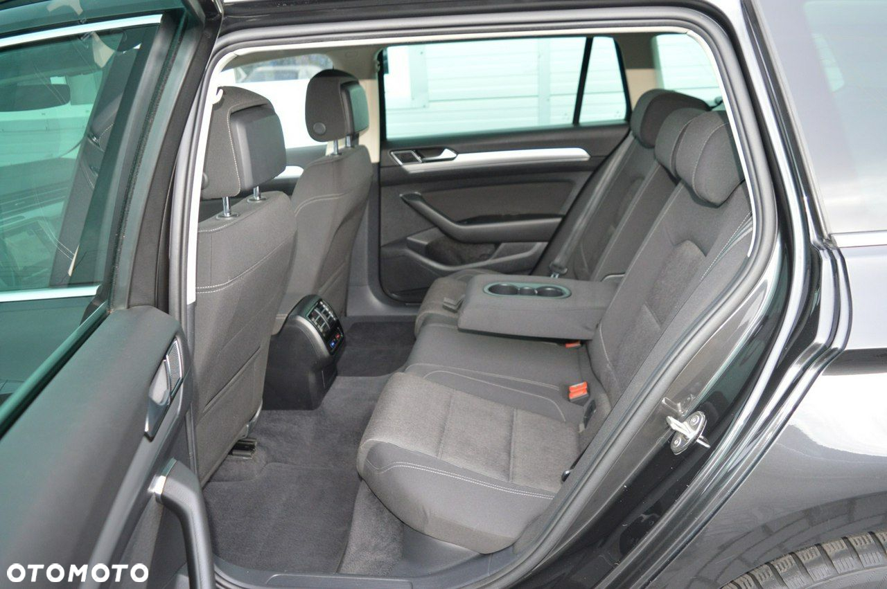 Volkswagen Passat Variant 1.6 TDI (BlueMotion Technology) DSG Trendline - 33