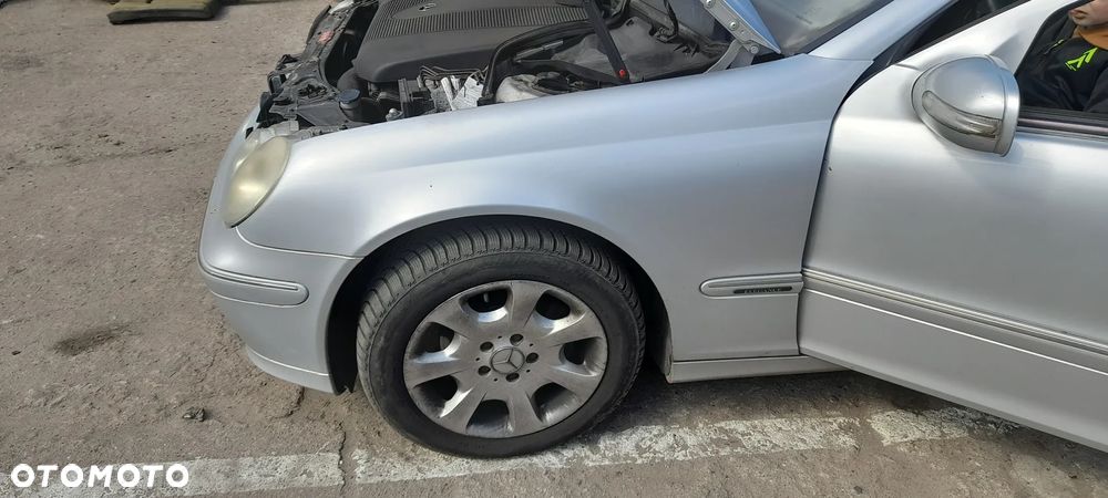 MERCEDES W203 S203 C220 zderzak tylny  775 - 11