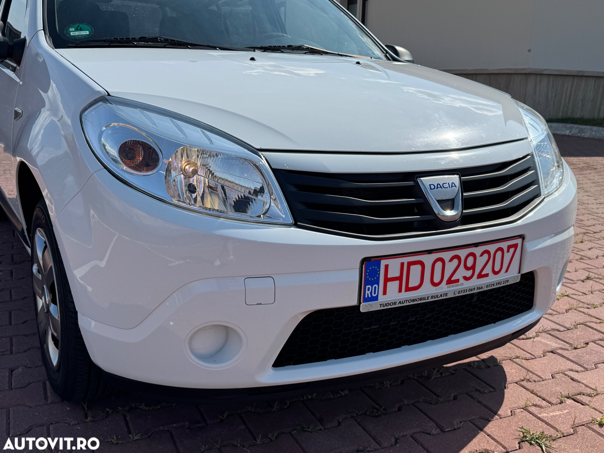 Dacia Sandero 1.2 16V 75 Laureate - 9
