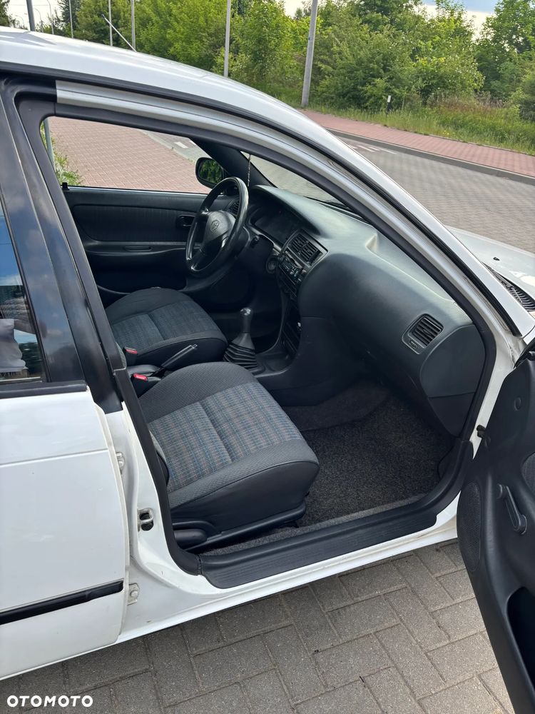 Toyota Corolla - 10