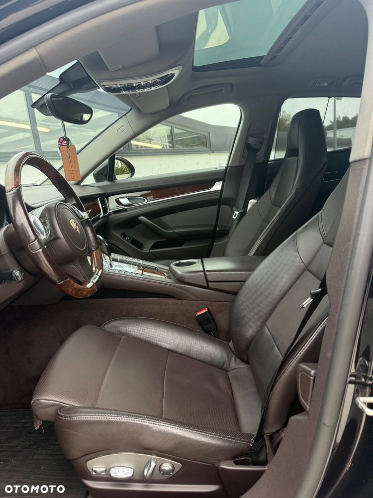 Porsche Panamera 4S - 26