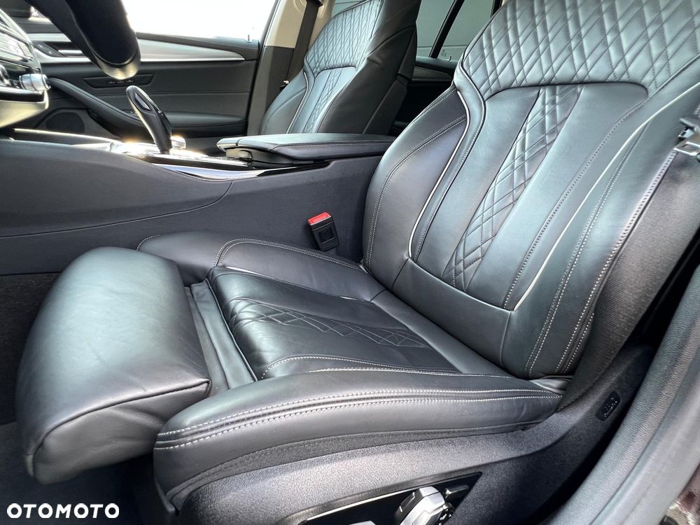 BMW Seria 5 540i xDrive Luxury Line - 33