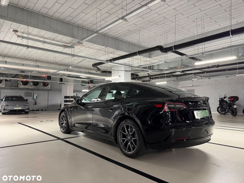 Tesla Model 3 - 10
