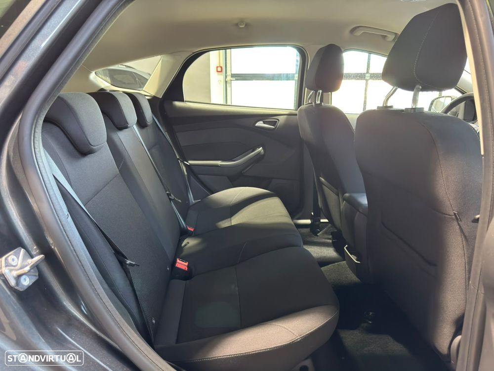 Ford Focus 1.0 EcoBoost Business - 29