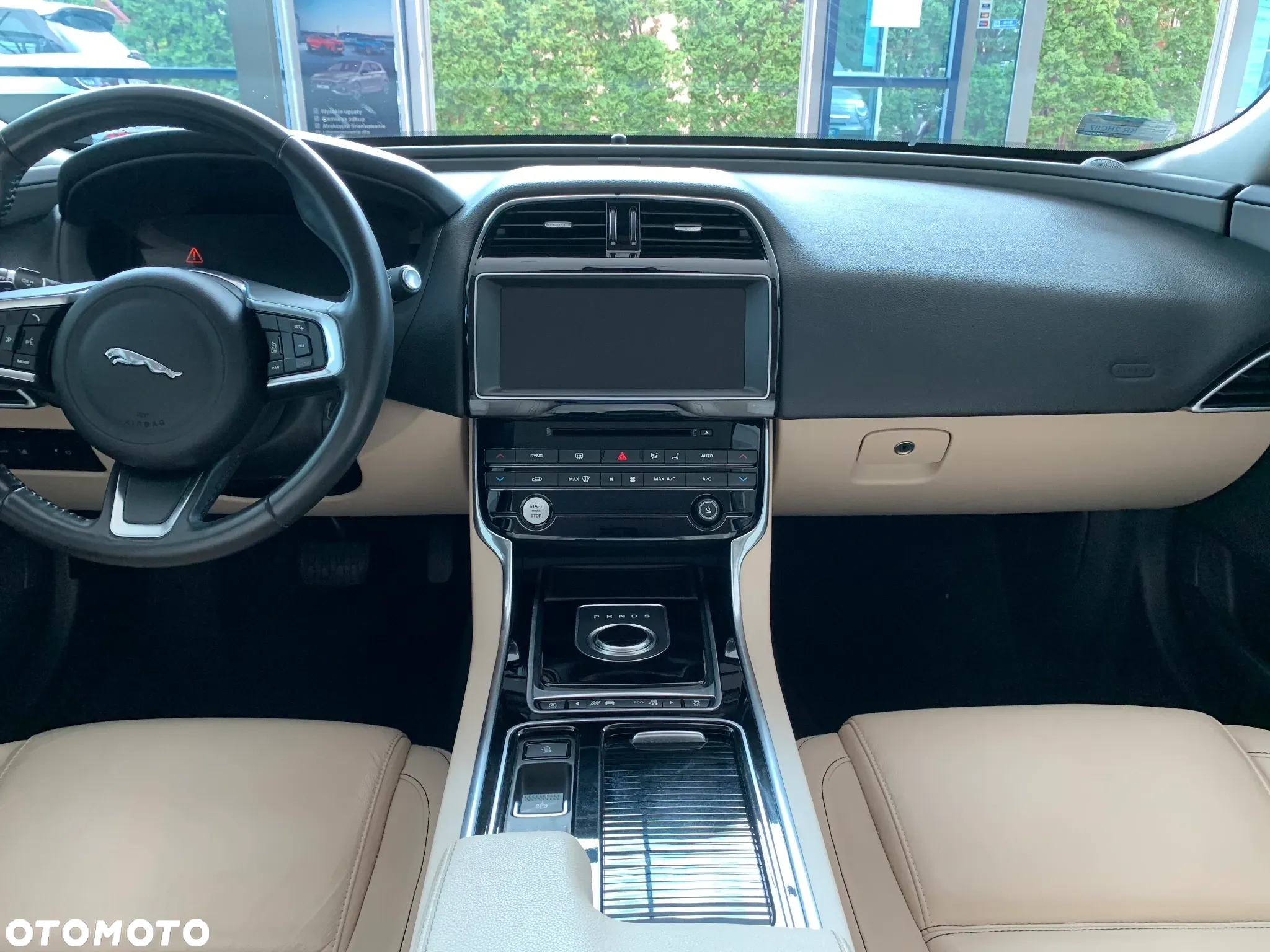 Jaguar XE 2.0 D Prestige - 14