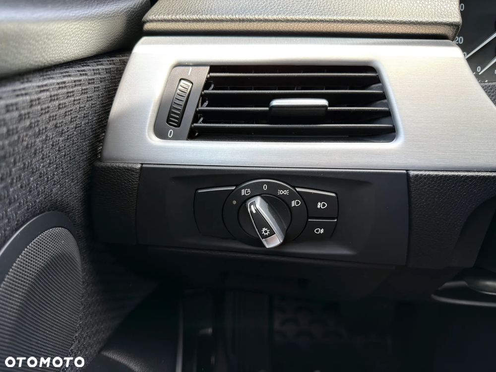 BMW Seria 3 320d xDrive DPF Edition Lifestyle - 31