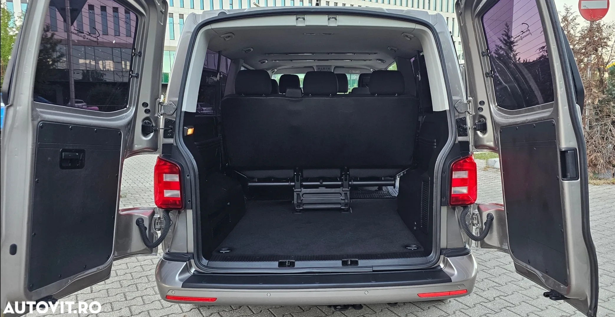 Volkswagen Caravelle - 8