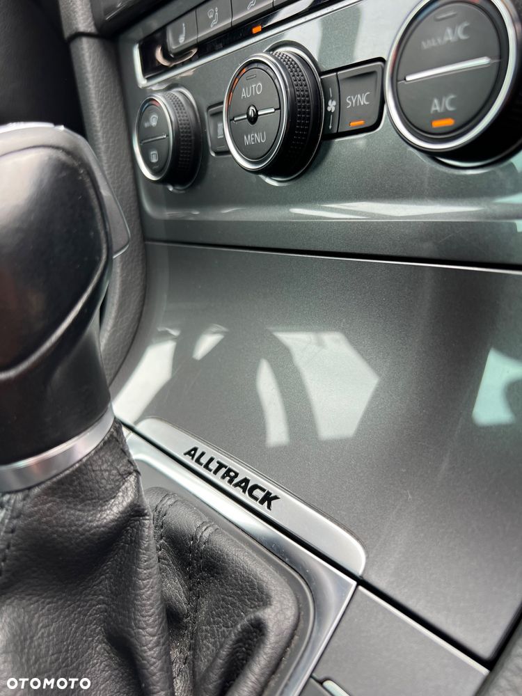 Volkswagen Golf - 24
