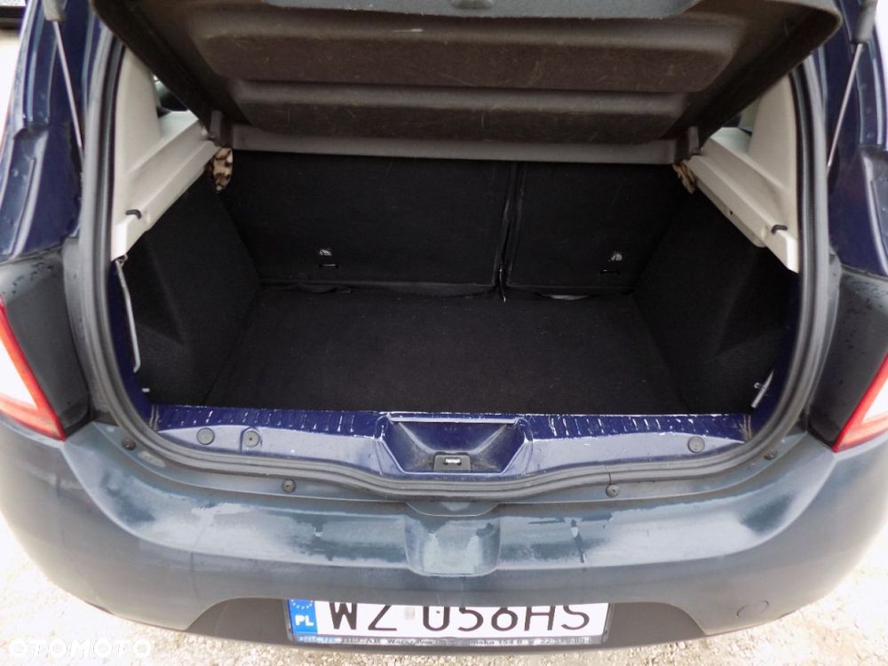 Dacia Sandero - 8
