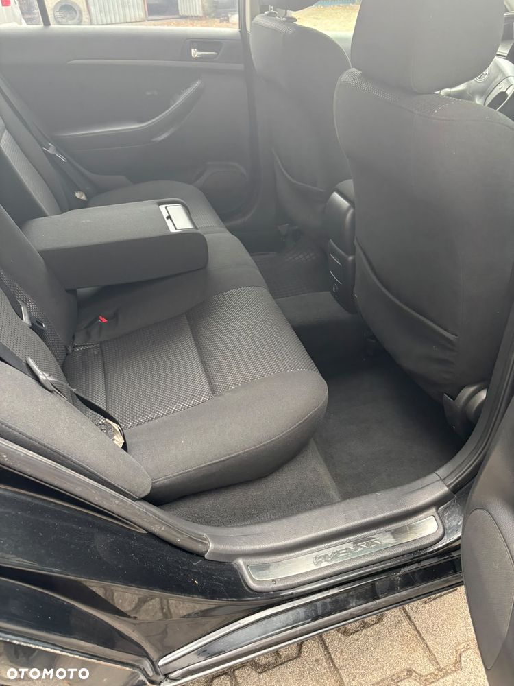 Toyota Avensis - 6