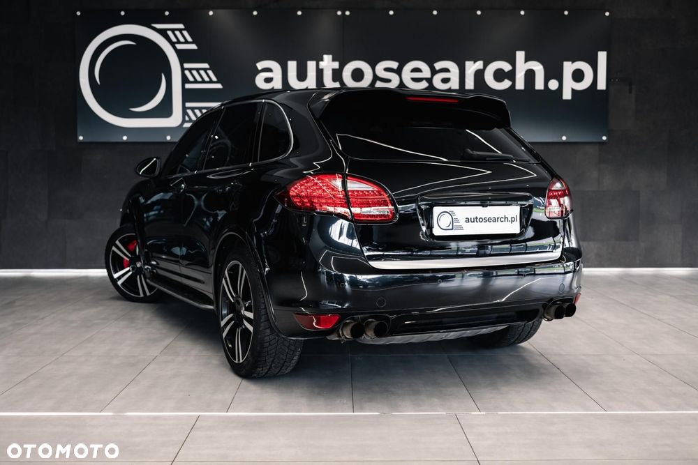 Porsche Cayenne Turbo - 6