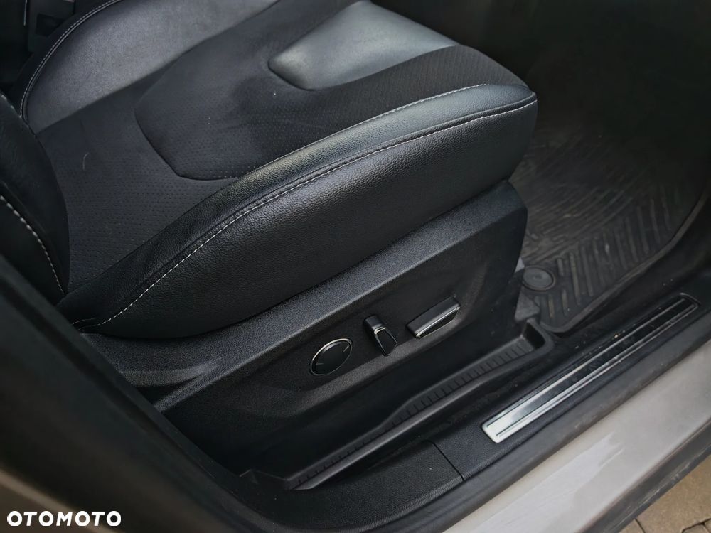 Ford S-Max 2.0 TDCi Titanium PowerShift - 31