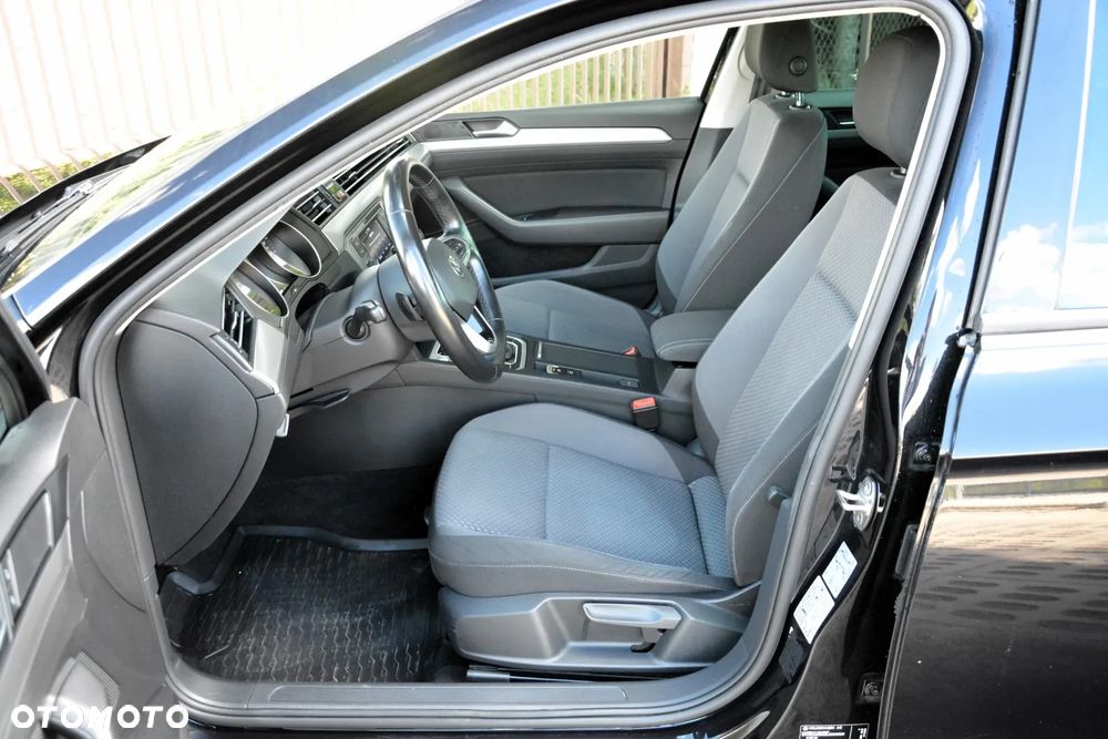 Volkswagen Passat 2.0 TDI EVO Essence DSG - 9