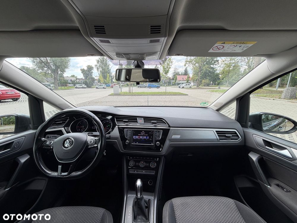 Volkswagen Touran - 18