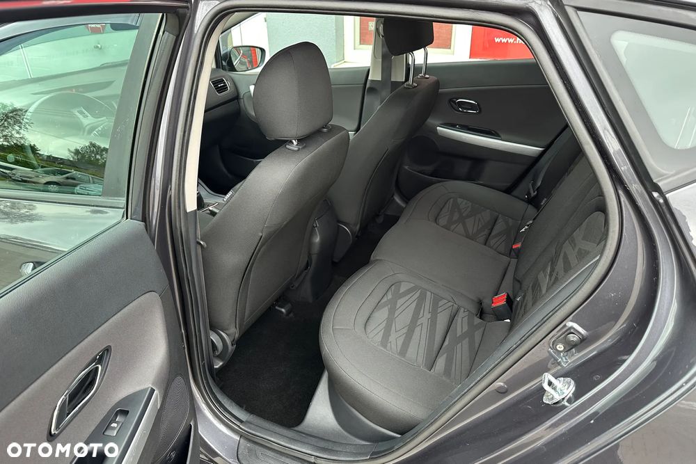 Kia Ceed - 31