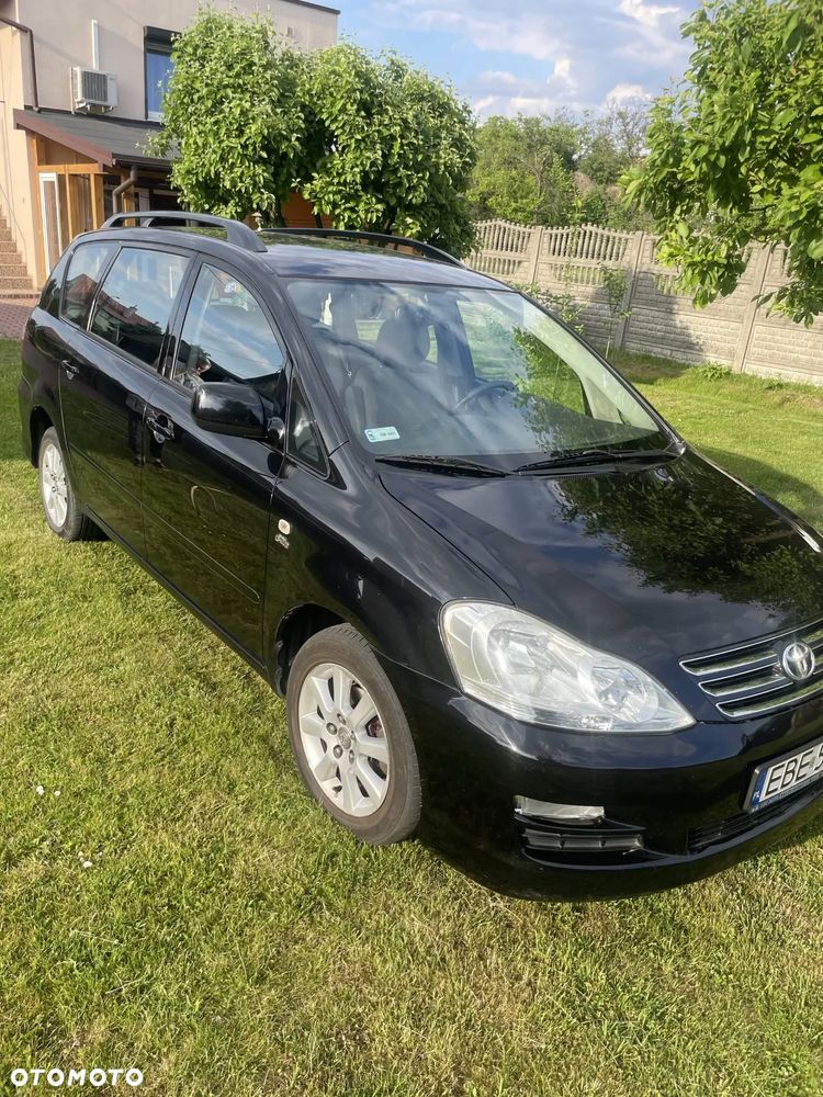 Toyota Avensis Verso D-4D - 4