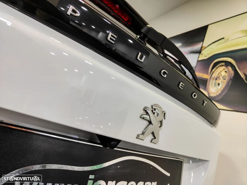 Peugeot 2008 1.2 PureTech Allure - 19