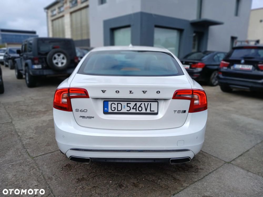 Volvo S60 T5 Drive-E R-Design Summum - 3
