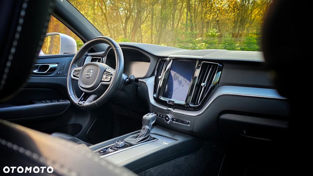 Volvo XC 60 T5 AWD Geartronic RDesign - 22