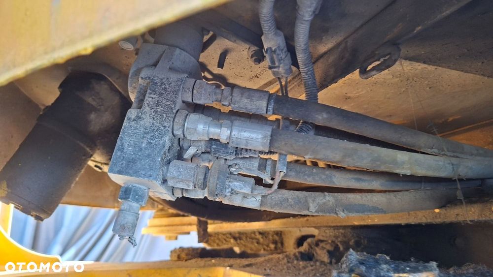 Volvo L 120 E 4X4 - 31