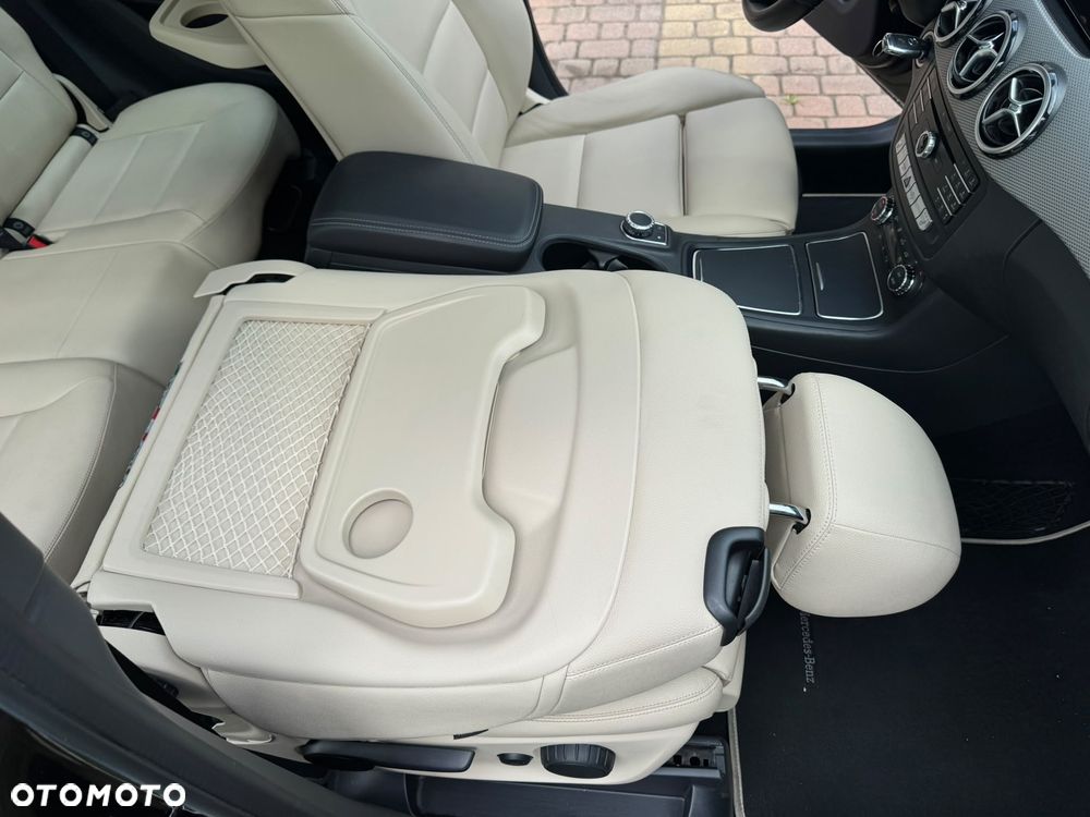 Mercedes-Benz Klasa B 250 4Matic 7G-DCT UrbanStyle Edition - 13