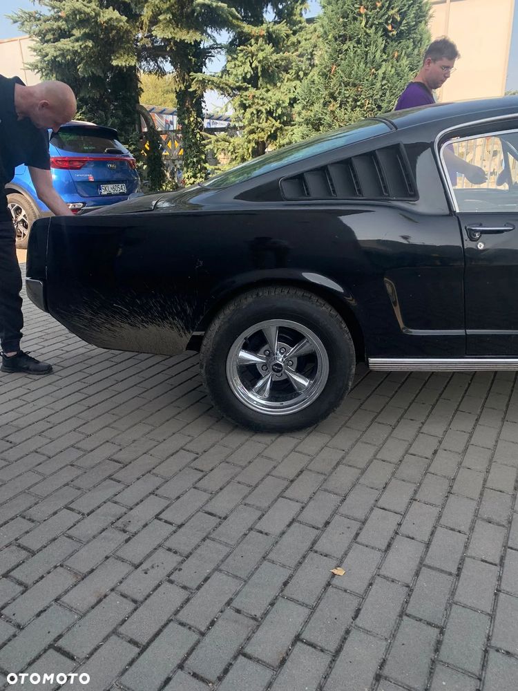 Ford Mustang - 31