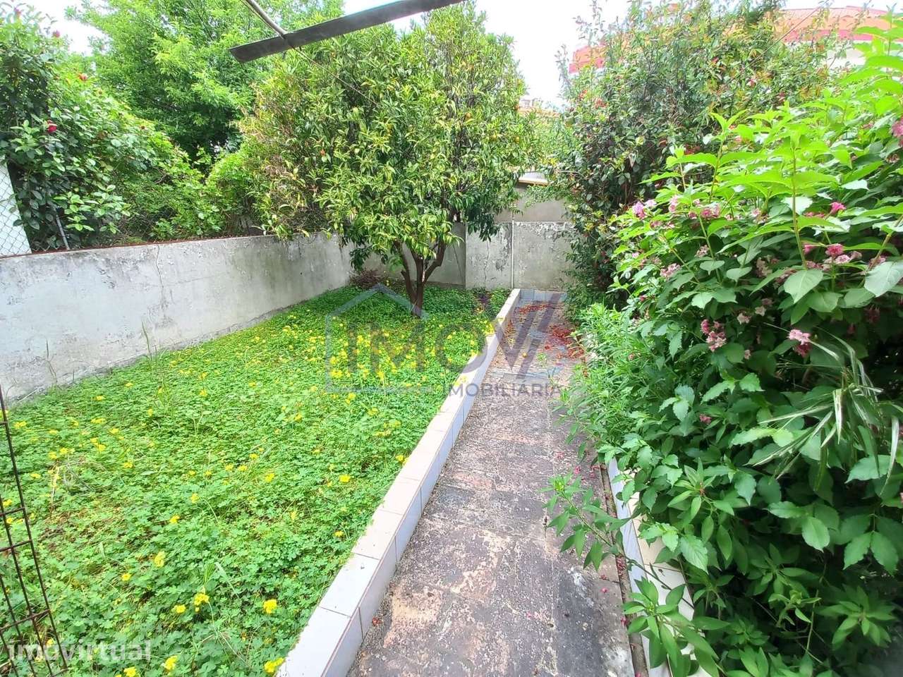 Moradia T4 com jardim no centro do Entroncamento - Grande imagem: 2/25