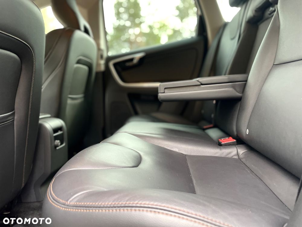 Volvo XC 60 D4 Geartronic Summum - 11