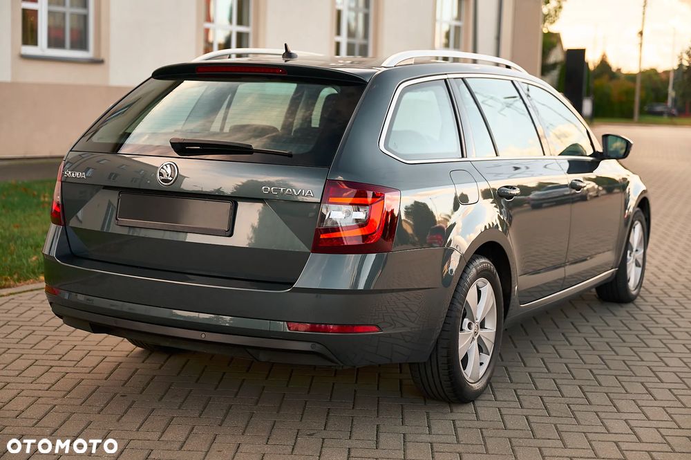 Skoda Octavia 1.6 TDI DSG Ambition - 9