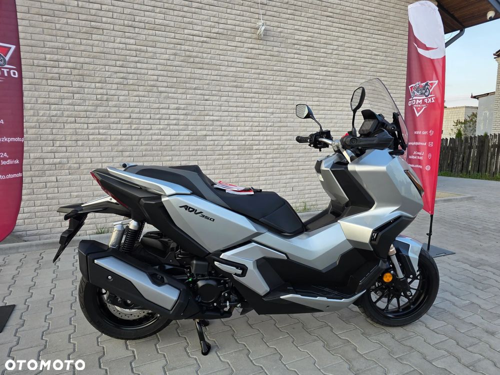 Honda ADV350 - 4