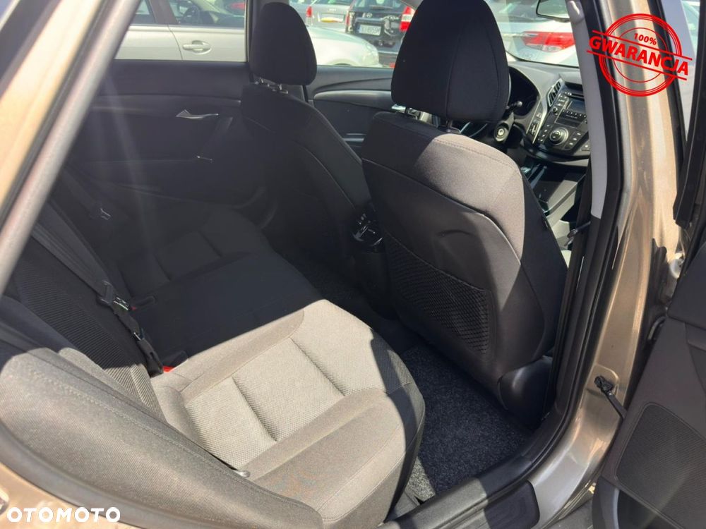 Hyundai i40 Kombi blue 1.6 Family+ - 33