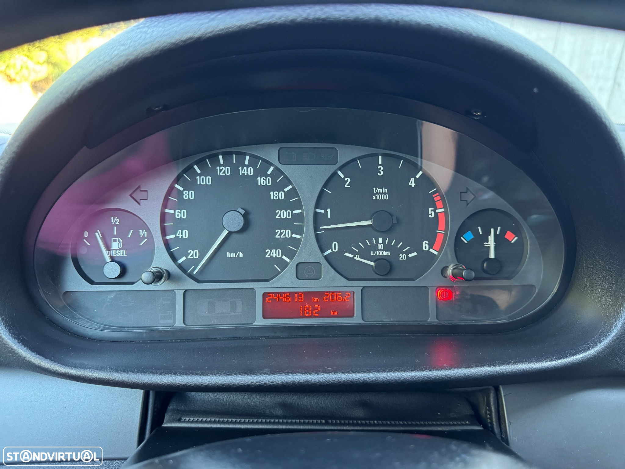 BMW 318 i Touring - 28