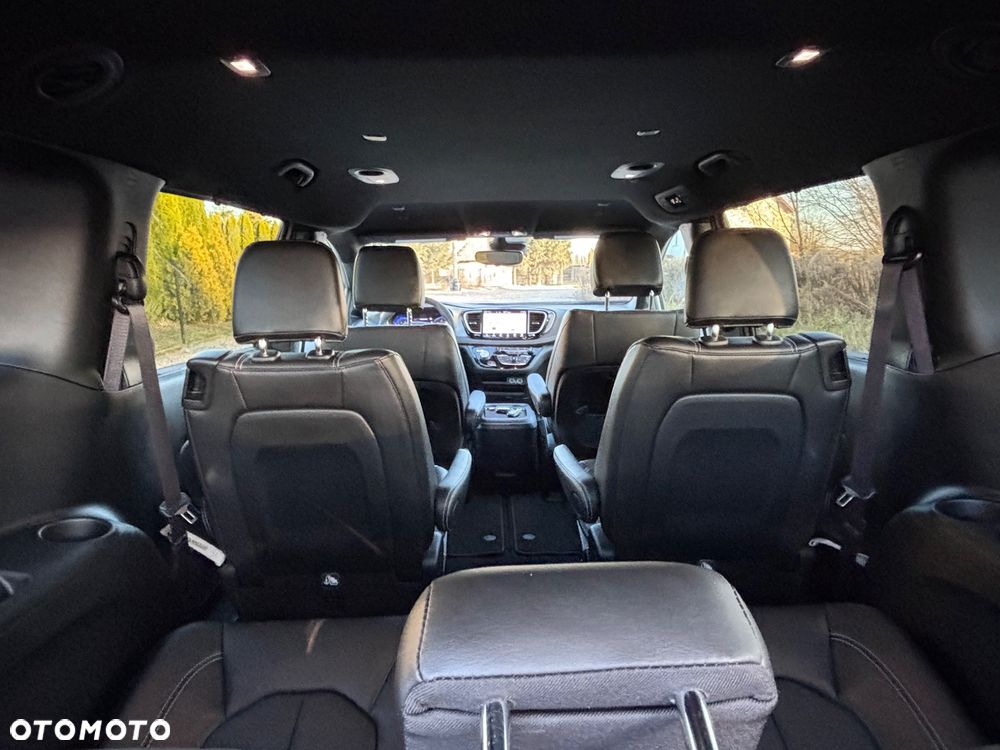 Chrysler Pacifica - 22