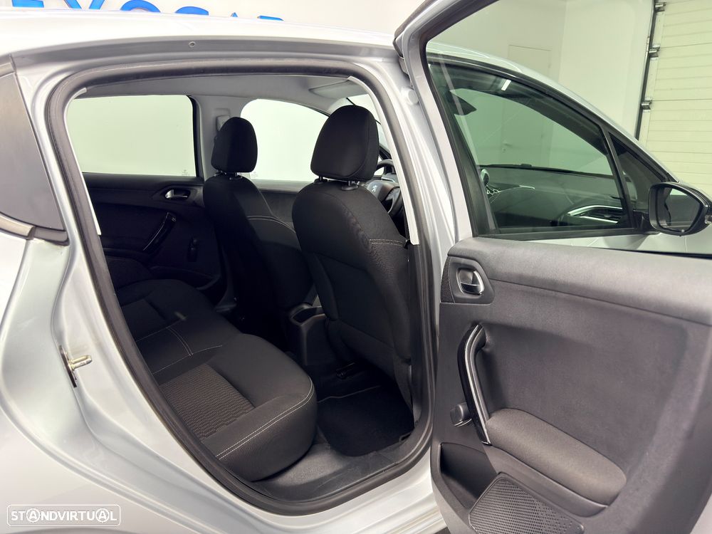 Peugeot 208 1.6 BlueHDi Style - 18