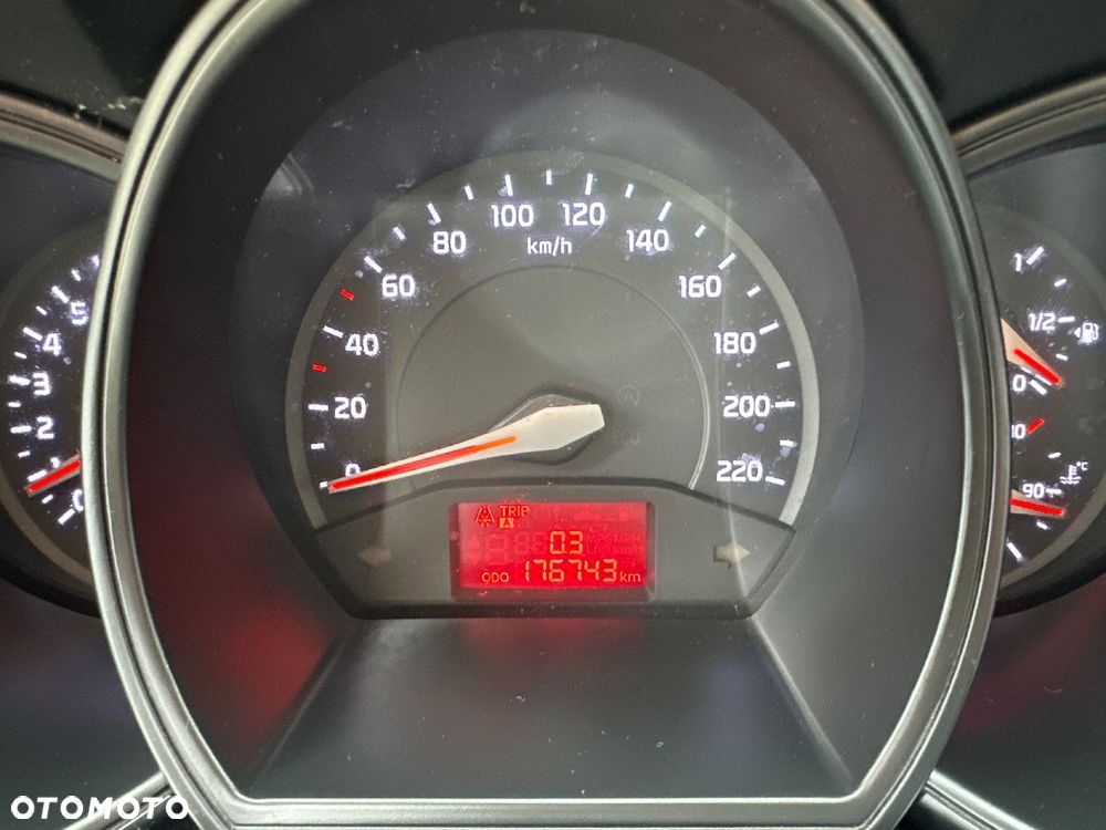 Kia Rio - 11