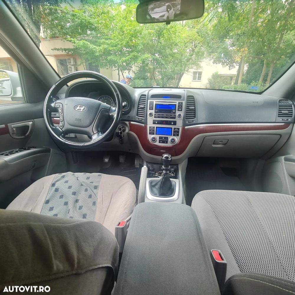 Hyundai Santa Fe 2.2 DSL VGT 5 SEATS 2WD MT CLASSIC - 17