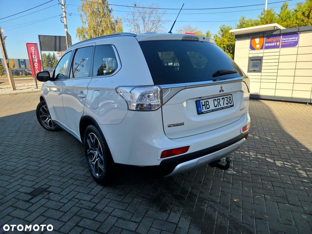 Mitsubishi Outlander 2.2 DI-D 4WD Automatik Diamant Edition - 10