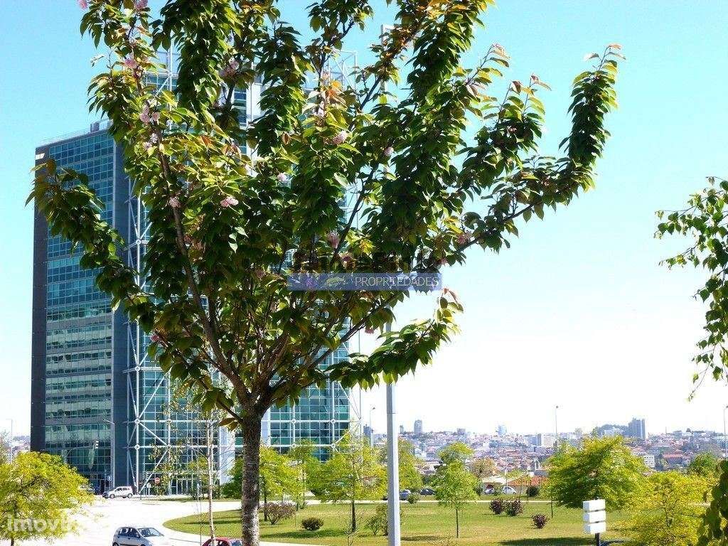 Arrenda-se ESCRITÓRIO em piso elevado. Portugal, V. N. Gaia. - Grande imagem: 2/2
