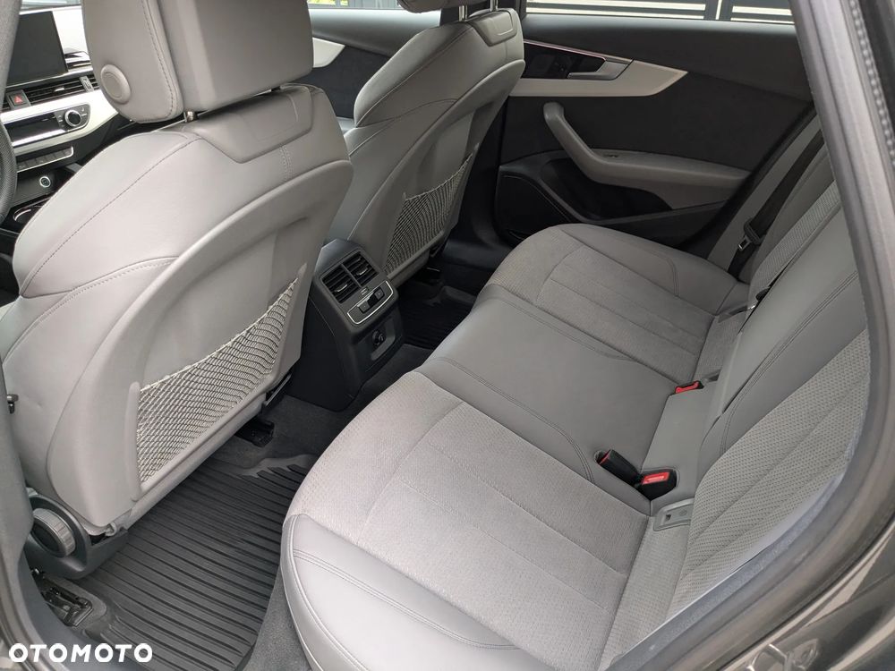 Audi A4 Limousine - 23