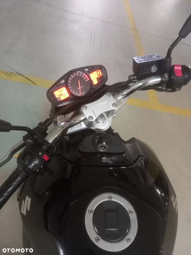 Suzuki GSR - 6
