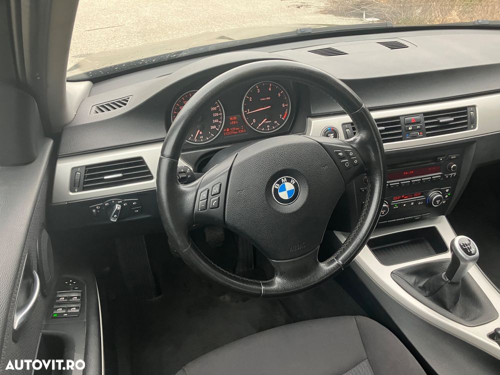 BMW Seria 3 318i - 12